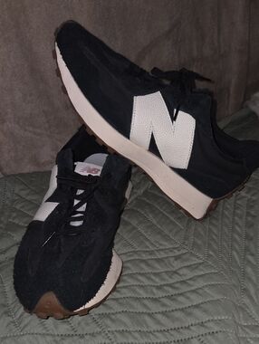 New Balance Women's 327 Size 11